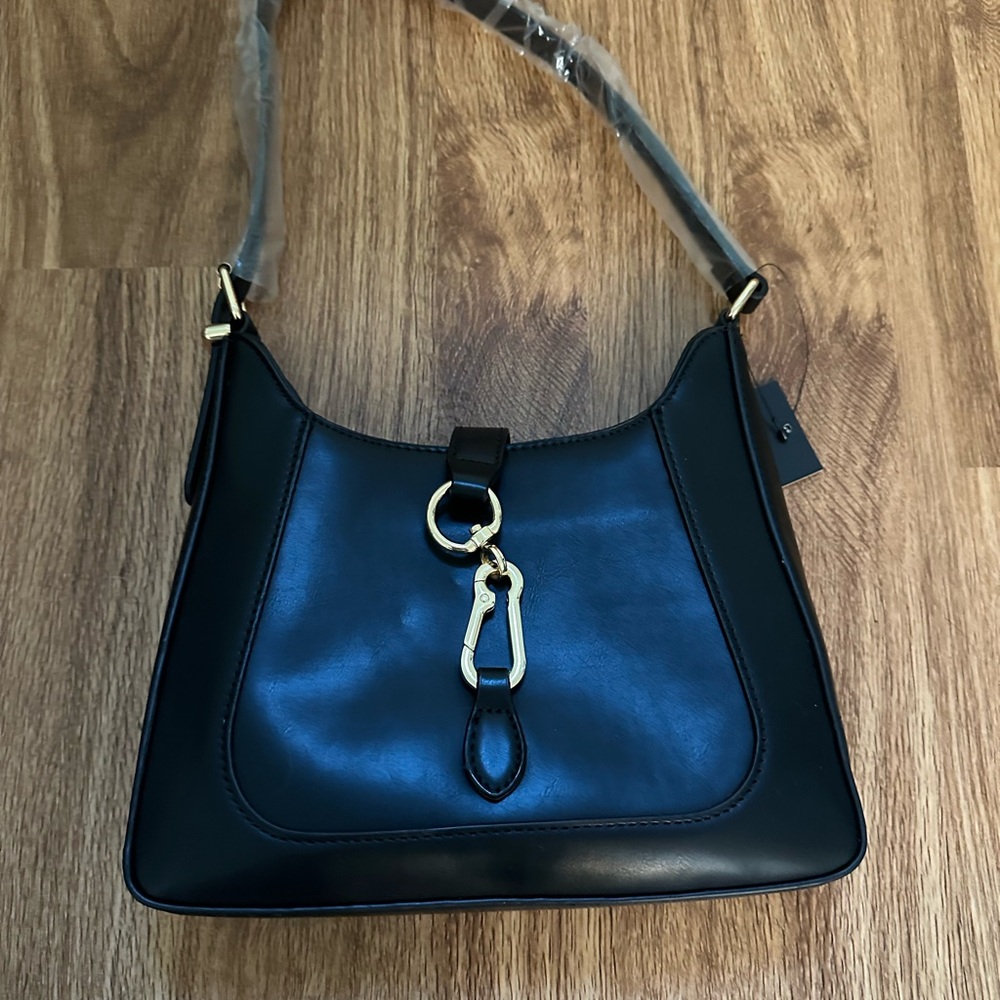Elegant Black Leather Shoulder Bag